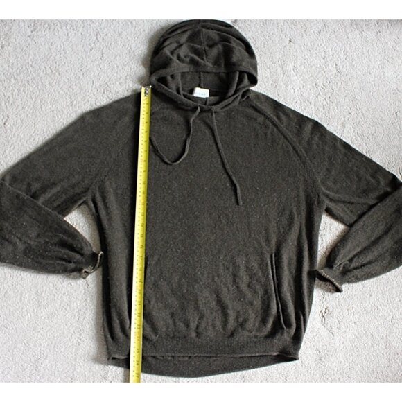 Wrap London - 100% Cashmere Hoodie with Metallic Accent, Forest Green - Picture 10 of 11